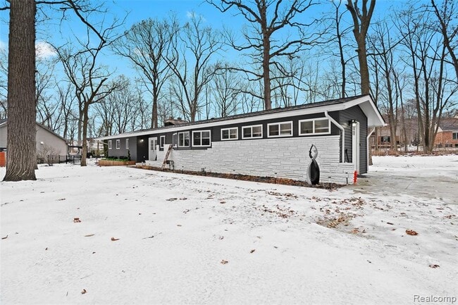 Building Photo - 2566 Harrington Rd