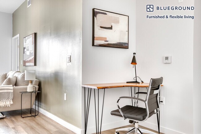 Foto del edificio - 505 Silver Lake Blvd