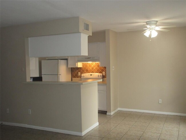 Foto del edificio - 17331 Red Oak Dr