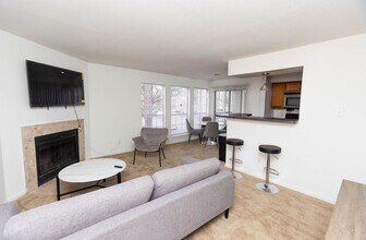 Building Photo - 220 Garris Dr