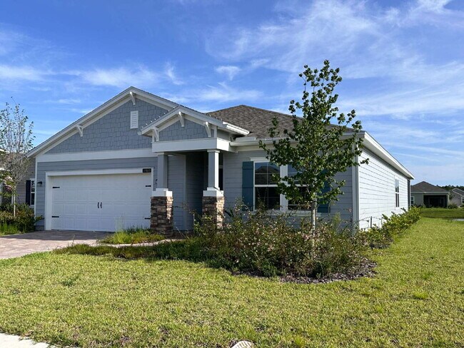 Building Photo - "Experience Lakeside Living: Spacious 3-Be...