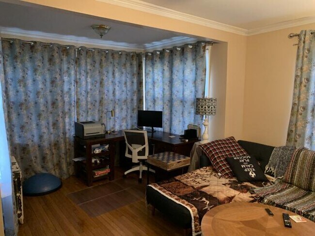 Building Photo - 2 bedroom in Newton MA 02459