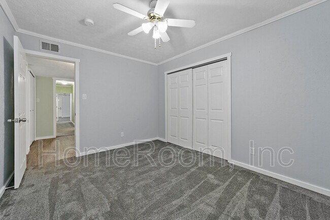 Building Photo - 533 S Fraser Dr
