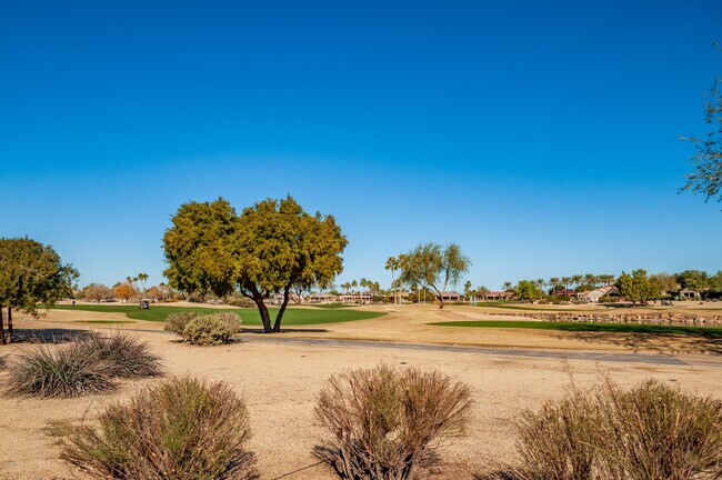 Foto del edificio - 16080 W Desert Winds Dr