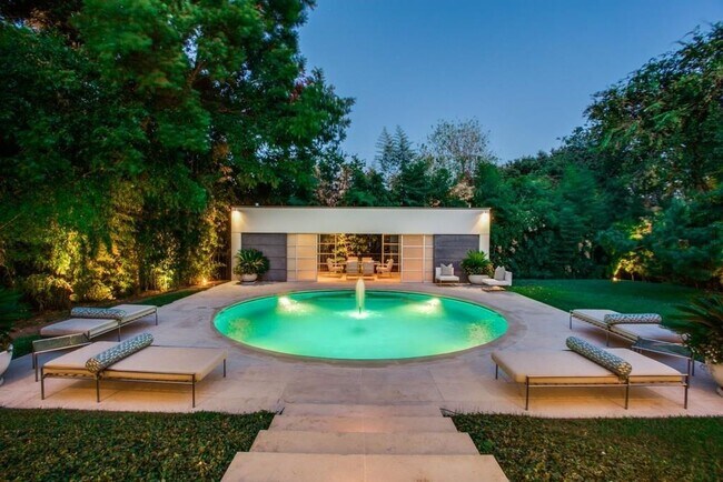 Building Photo - 14888 Lake Forest Dr