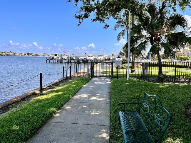Foto del edificio - 127 Yacht Club Way