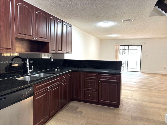 Foto del edificio - 2732 W 54th St