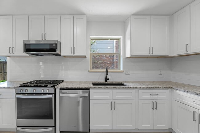 Building Photo - 8011 Liberty Elm Ct