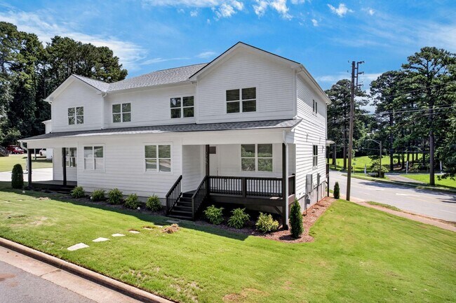 Foto del edificio - 1755 Crest Rd
