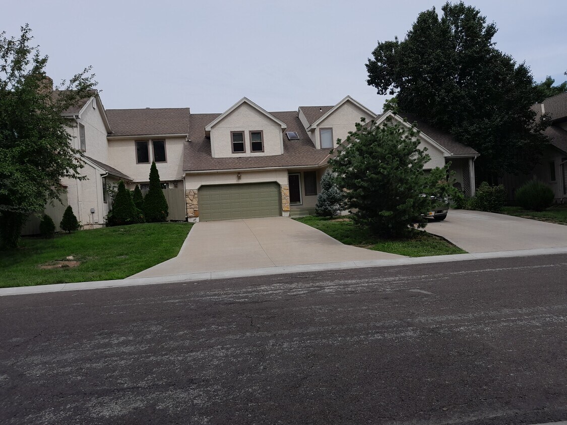 Primary Photo - 10814 W 116th Ter