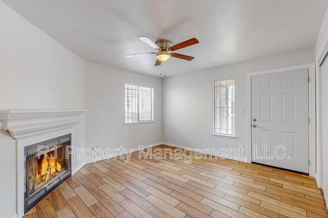 Foto del edificio - 225 Figueroa Street Northeast - 1