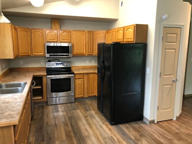 Foto del edificio - Century 21 Gold Rush - 3 bed, 2 bath (North Pole)