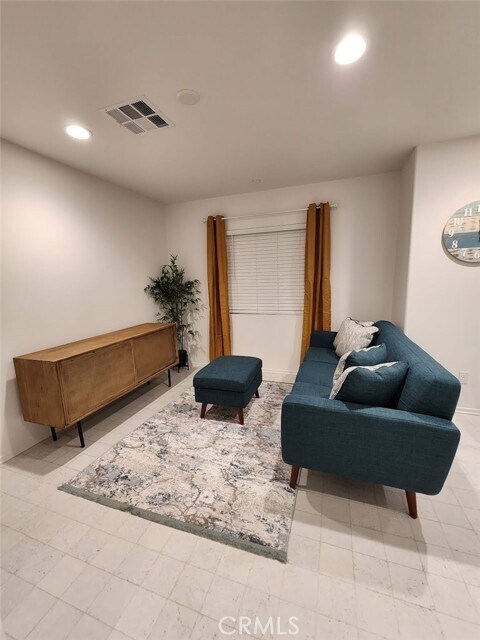 Foto del edificio - 6989 N Curtis Ln