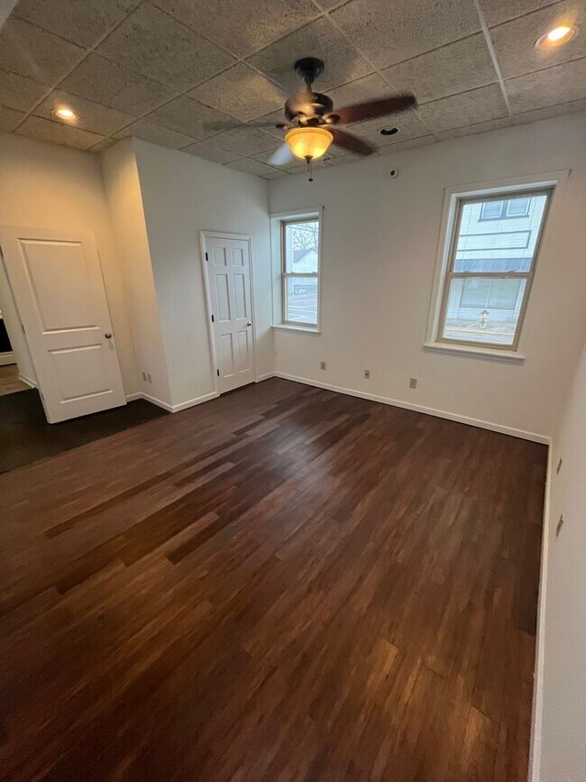 Foto del edificio - 243 W Vine St