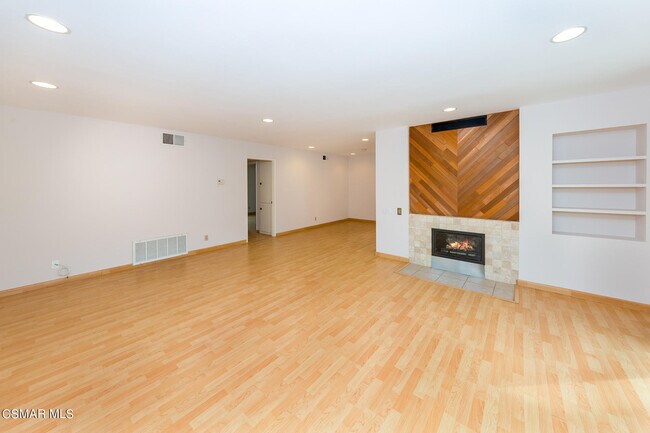 Building Photo - 31550 Agoura Rd