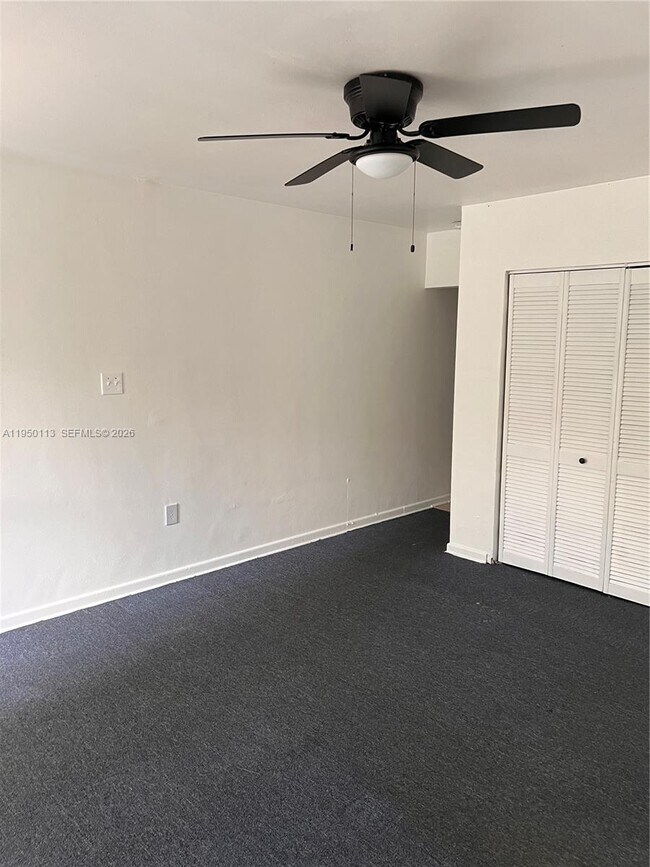 Foto del edificio - 1946 NE 167th St