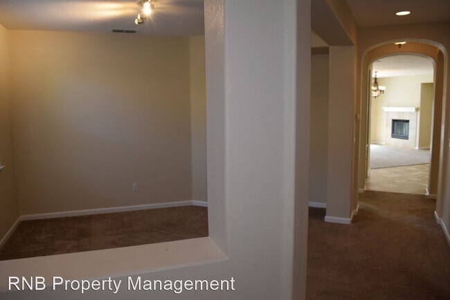 Building Photo - 4 br, 2 bath House - 7229 Roycroft Drive