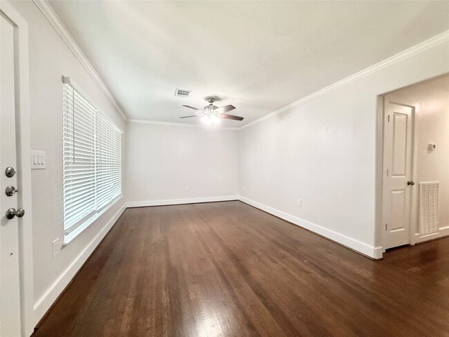 Building Photo - 306 Wisteria St