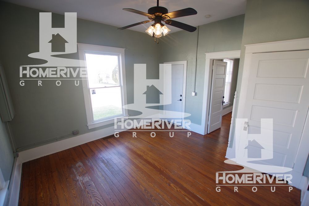 Building Photo - Great Commercial Space Available