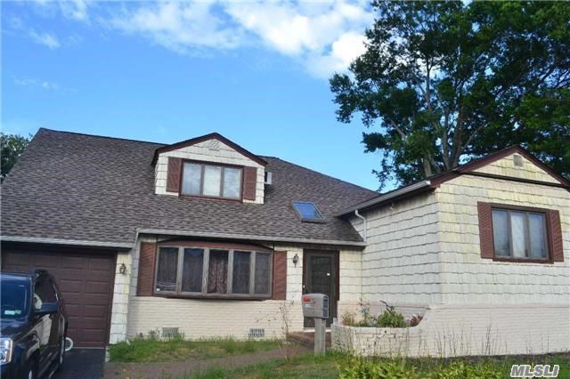 Primary Photo - 2833 Lindenmere Dr