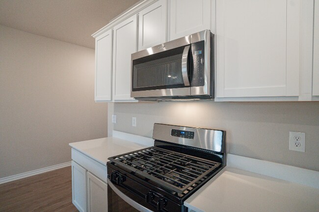 Building Photo - 2912 Firefly Dr