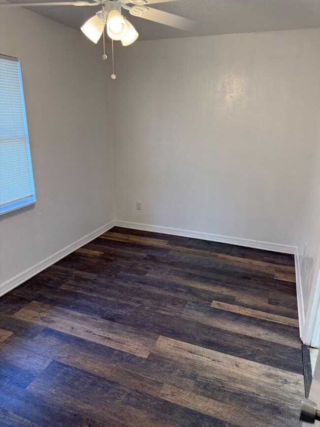 Foto del edificio - 1583 Sunset Ln