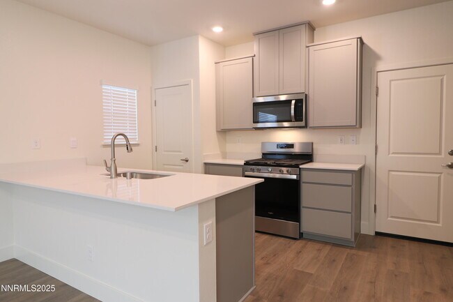 Building Photo - 5886 Grand Row Wy