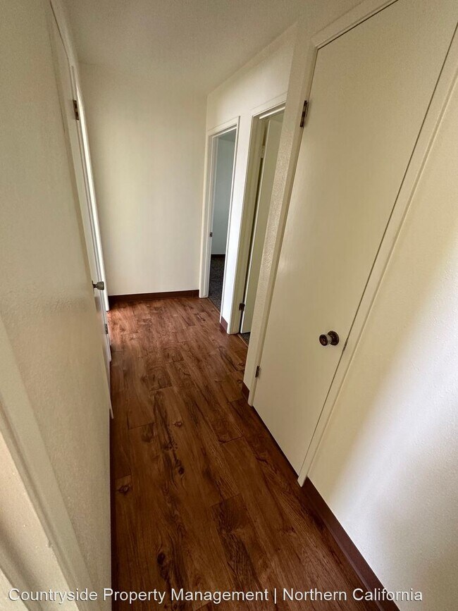 Building Photo - 3 br, 2 bath House - 1806 Larkspur Lane