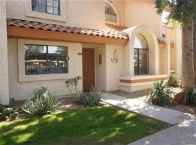 Entrada privada - 4545 N 67th Ave