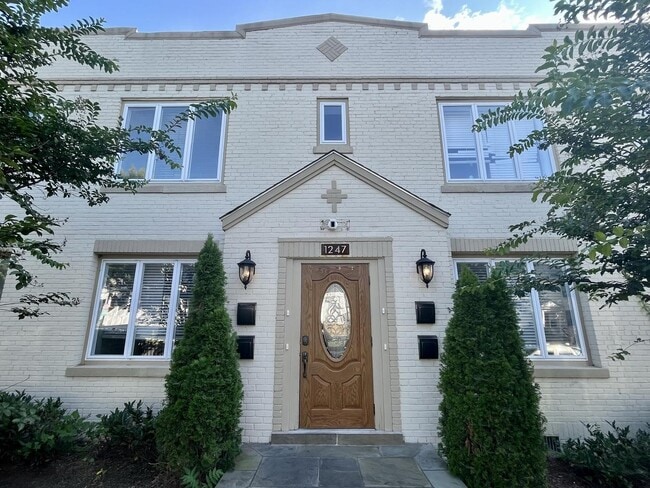 Foto del edificio - 1247 Penn St NE