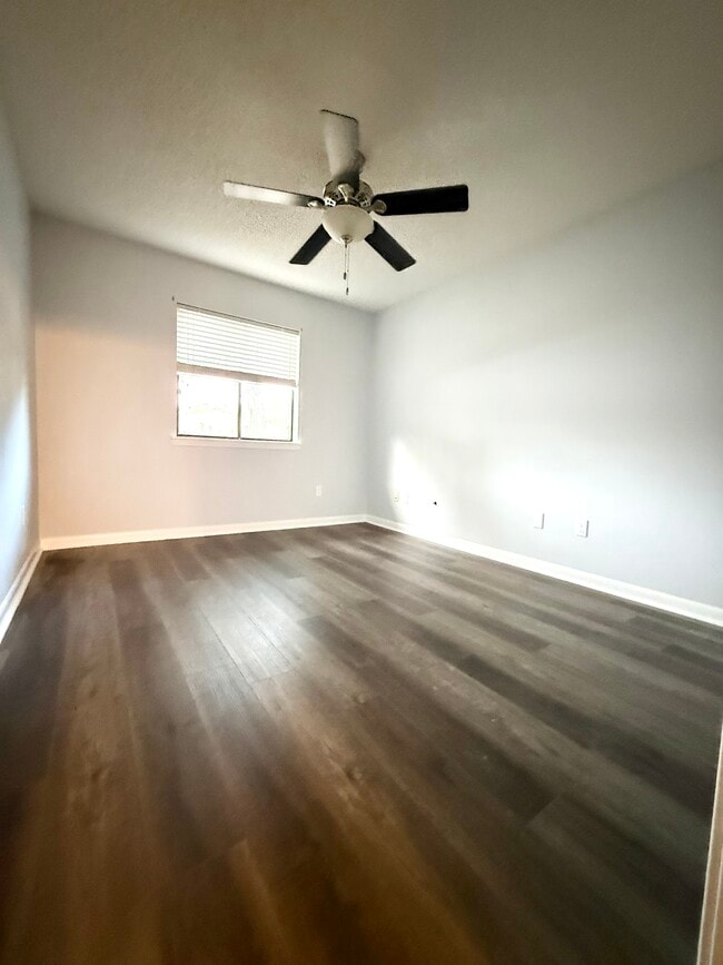 Foto del edificio - 2908 Alpine Pl