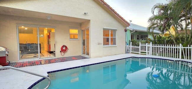 Foto del edificio - 661 Lake Wellington Dr