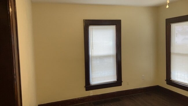 Building Photo - 319 E Canal St