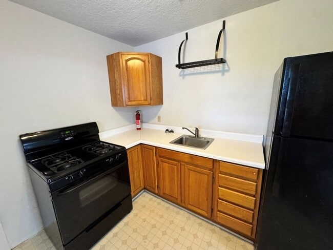 Foto del edificio - Game day and private campus parking, this cute 1 bed is conveniently located and ready for move in!