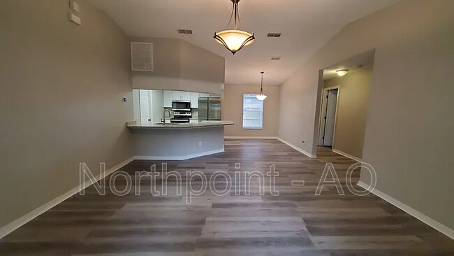 Building Photo - Move-In Ready 3 Bed Home with Garage & Fenced Yard in Tampa, FL