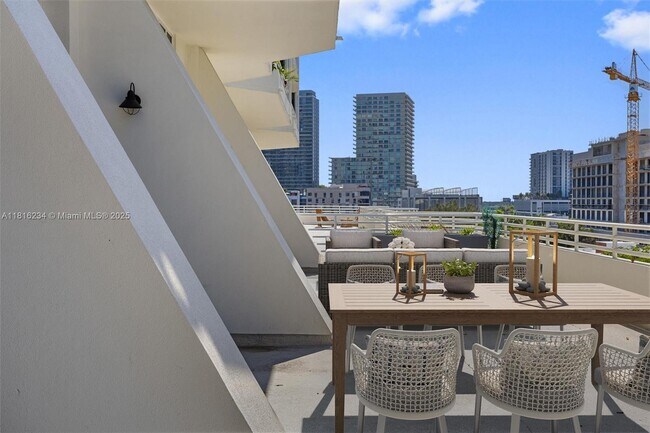 Foto del edificio - 555 NE 34th St