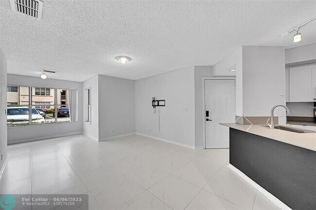 Building Photo - 3350 Pinewalk Dr N