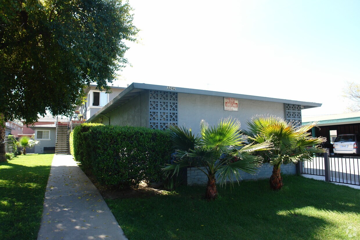 Foto del edificio - 3242 Williamsburg Drive