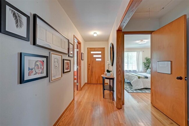 Building Photo - 956 Teetshorn St