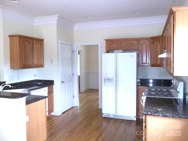 Building Photo - 1830 Hall Ave