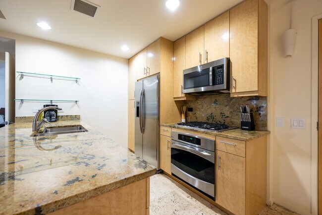 Building Photo - 7131 E Rancho Vista Dr