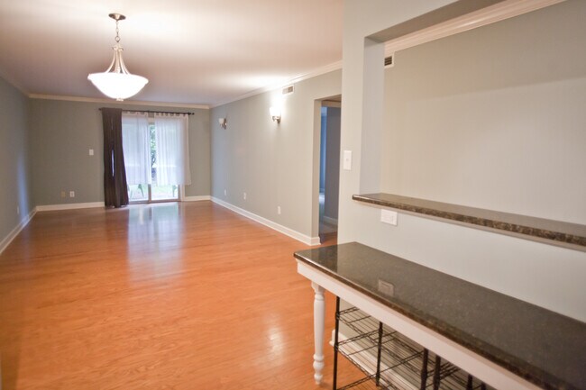 Building Photo - Relax at the Retreat: Updated 2Br Condo