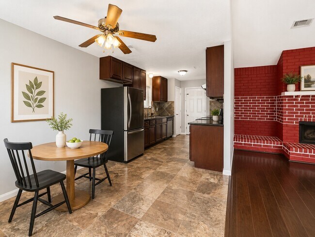 Foto del edificio - 12027 Silver Island Cir