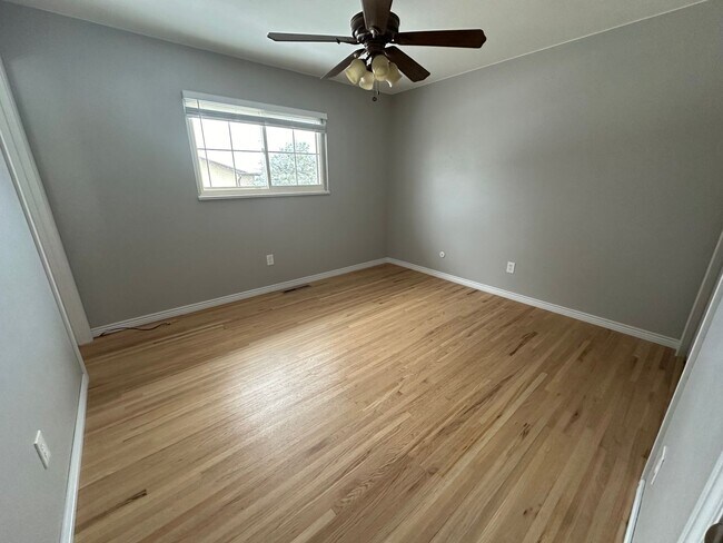 Foto del edificio - ADORABLE 4 BEDROOM HOUSE LOCATED CLOSE TO ...