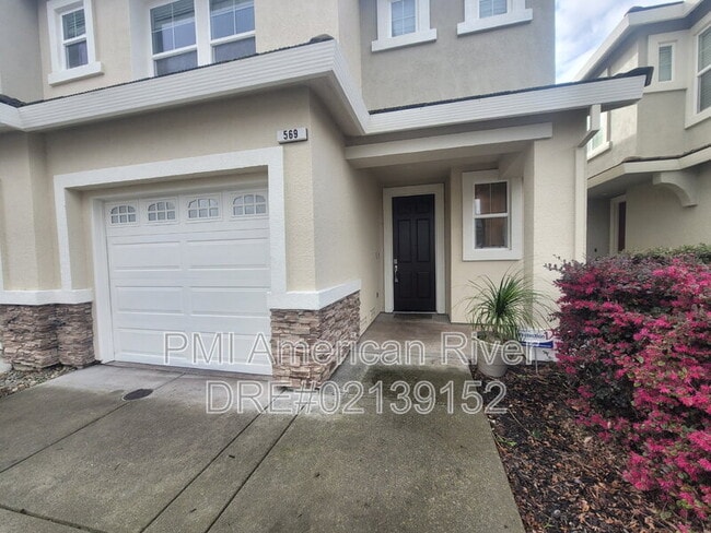 Building Photo - 569 Loch Lomond Way