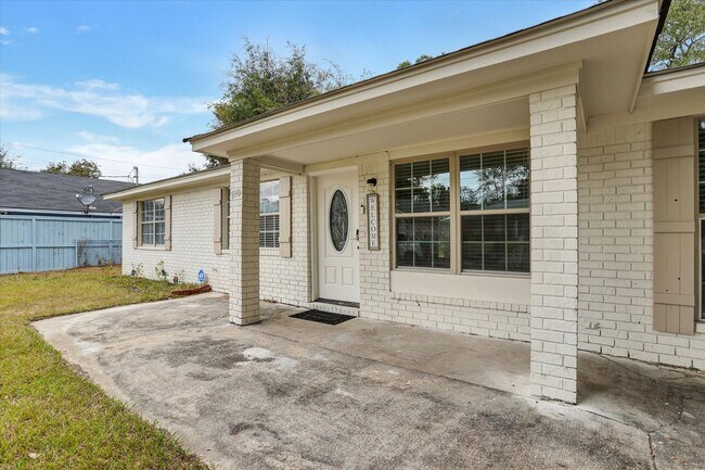 Foto del edificio - 4 Bedroom, 2 Bath Brick Home in Savannah