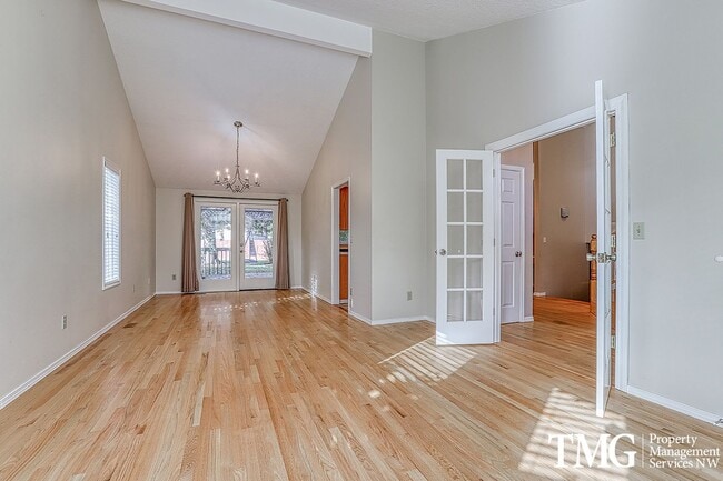 Building Photo - Beautiful Pet Friendly Home in Salmon Cree...