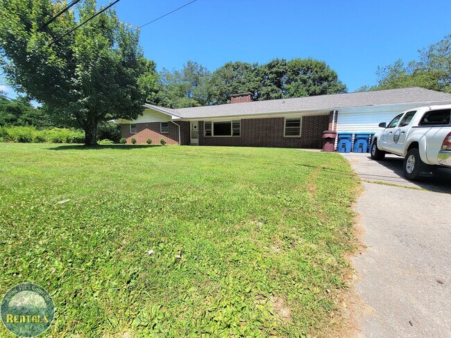 Building Photo - Spacious House Located off the 105 Bypass