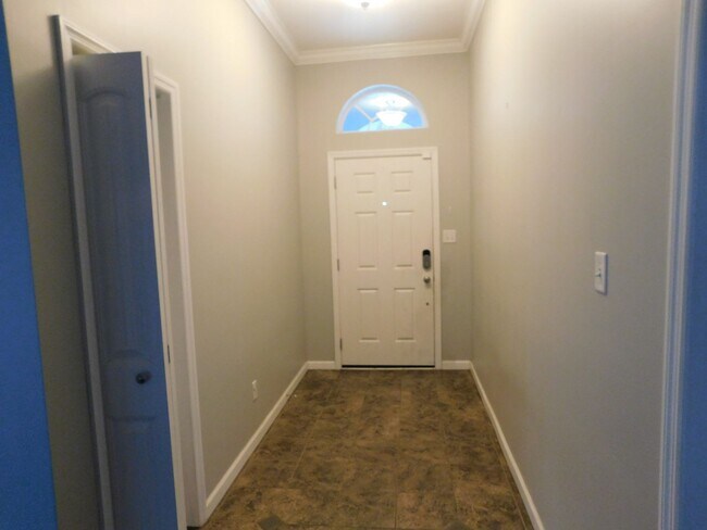 Building Photo - 3 bedroom in Crestwood S/D