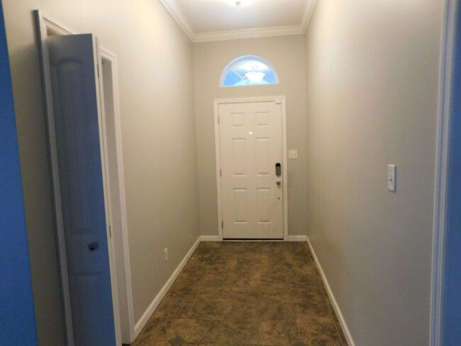 Foto del edificio - 3 bedroom in Crestwood S/D